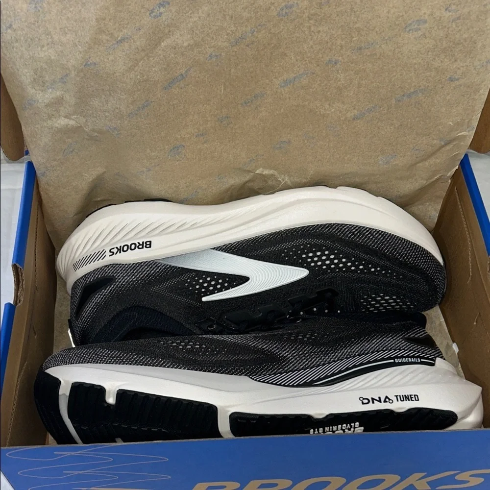Brooks Men's Black and White Running Shoes